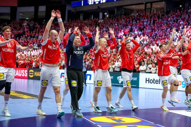 24 01 2026, Handball, Men s EHF EURO 2026, Denmark Spain, Jyske Bank Boxen in Herning, Denmark, Main Round Final celebration after Denmarks victory against Spain Simon Hald Jensen Denmark 34 Emil Nielsen Denmark 12 Magnus Saugstrup Jensen Denmark 15 Emil Jakobsen Denmark 07 Denmark