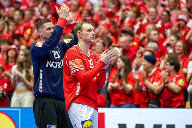 24 01 2026, Handball, Men s EHF EURO 2026, Denmark Spain, Jyske Bank Boxen in Herning, Denmark, Main Round Final celebration after Denmark s victory against Spain Mathias Gidsel Denmark 19 Denmark