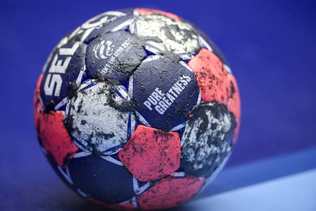 24 01 2026, Handball, Men s EHF EURO 2026, Denmark Spain, Jyske Bank Boxen in Herning, Denmark, Main Round official match ball in close-up with resin and lettering Pure Greatness Denmark
