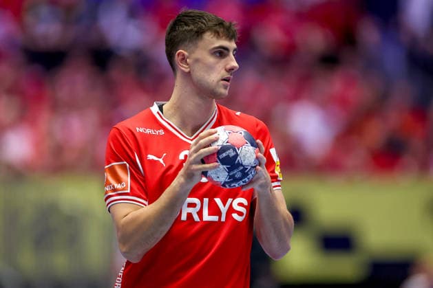24 01 2026, Handball, Men s EHF EURO 2026, Denmark Spain, Jyske Bank Boxen in Herning, Denmark, Main Round Mads Hoxer Hangaard Denmark 38 Denmark