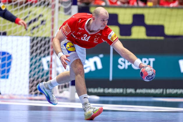 24 01 2026, Handball, Men s EHF EURO 2026, Denmark Spain, Jyske Bank Boxen in Herning, Denmark, Main Round Simon Hald Jensen Denmark 34 Denmark