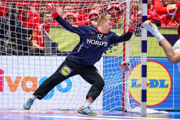 24 01 2026, Handball, Men s EHF EURO 2026, Denmark Spain, Jyske Bank Boxen in Herning, Denmark, Main Round Emil Nielsen Denmark 12 in action Denmark