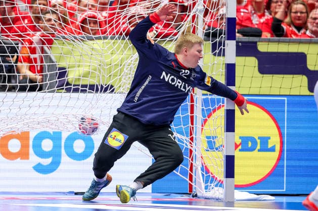 24 01 2026, Handball, Men s EHF EURO 2026, Denmark Spain, Jyske Bank Boxen in Herning, Denmark, Main Round Emil Nielsen Denmark 12 in action Denmark