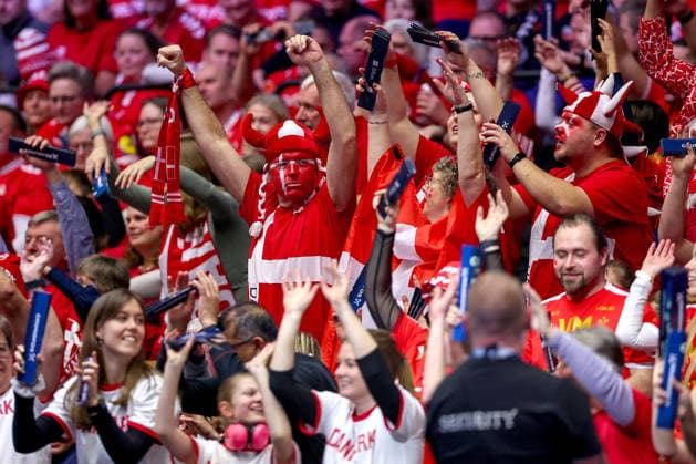 24 01 2026, Handball, Men s EHF EURO 2026, Denmark Spain, Jyske Bank Boxen in Herning, Denmark, Main Round Danish fans cheer on the team in the stands Denmark