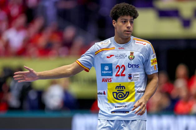 24 01 2026, Handball, Men s EHF EURO 2026, Denmark Spain, Jyske Bank Boxen in Herning, Denmark, Main Round Marcos Fis Ballester Espania 22 Denmark