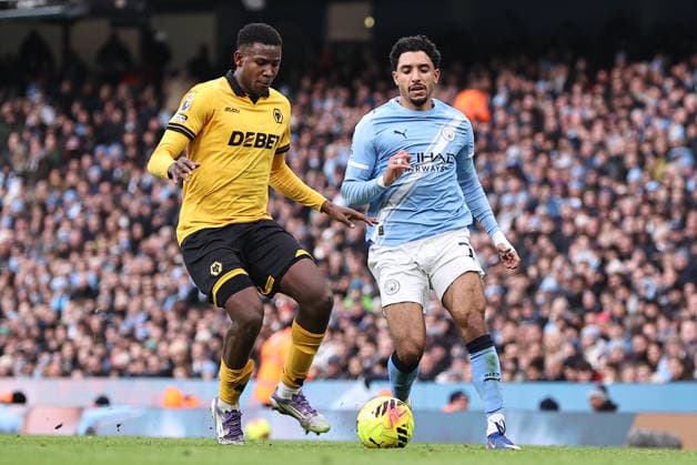 Manchester City v Wolverhampton Wanderers, Premier League Yerson Mosquera of Wolverhampton Wanderers and Omar Marmoush of Manchester City chase down the ball during the Manchester City v Wolverhampton Wanderers Premier League match at the Etihad Stadium, Manchester, England on 24 January 2026 Credit: Ryan Crockett Every Second Media Editorial use only. All images are copyright Every Second Media Limited. No images may be reproduced without prior permission. All rights reserved. Premier League and Football League images are subject to licensing agreements with Football DataCo Limited. see https: www.football-dataco.com Copyright: xIMAGO EveryxSecondxMediax ESM-1769-0263 RyanxCrockettx xEveryxSecondxMediax