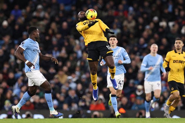 Manchester City v Wolverhampton Wanderers, Premier League Tolu Arokodare of Wolverhampton Wanderers controls the ball during the Manchester City v Wolverhampton Wanderers Premier League match at the Etihad Stadium, Manchester, England on 24 January 2026 Credit: Ryan Crockett Every Second Media Editorial use only. All images are copyright Every Second Media Limited. No images may be reproduced without prior permission. All rights reserved. Premier League and Football League images are subject to licensing agreements with Football DataCo Limited. see https: www.football-dataco.com Copyright: xIMAGO EveryxSecondxMediax ESM-1769-0254 RyanxCrockettx xEveryxSecondxMediax
