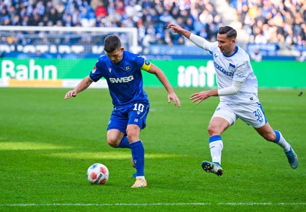 Marvin Wanitzek Karlsruher SC in action against Paul Seguin Hertha BSC during the 2 Bundesliga match between Karlsruher SC and Hertha BSC at BBBank Wildpark on January 24, 2026 in Karlsruhe, Germany, Germany Photo by Silas Schüller DeFodi Images Marvin Wanitzek Karlsruher SC Karlsruher SC controls the ball against Paul Seguin Hertha BSC during the 2 Bundesliga match between Karlsruher SC and Hertha BSC at BBBank Wildpark on January 24, 2026 in Karlsruhe, Germany Photo by Silas Schüller DeFodi Images DFB DFL REGULATIONS PROHIBIT ANY USE OF PHOTOGRAPHS AS IMAGE SEQUENCES AND OR QUASI VIDEO Photo by Silas Schueller DeFodi Images