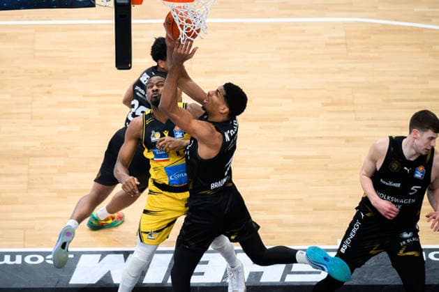 Ludwigsburg, BBL 25 26 MHP Riesen Ludwigsburg vs Basketball Loewen Braunschweig Yorman Polas Bartolo Ludwigsburg , David Nguessan Braunschweig Ludwigsburg MHP Arena Baden Württemberg Germany