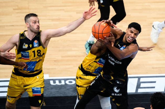 Ludwigsburg, BBL 25 26 MHP Riesen Ludwigsburg vs Basketball Loewen Braunschweig Jonas Wohlfarth Bottermann Ludwigsburg , Yorman Polas Bartolo Ludwigsburg , David Nguessan Braunschweig Ludwigsburg MHP Arena Baden Württemberg Germany