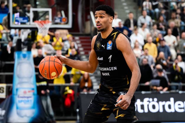 Ludwigsburg, BBL 25 26 MHP Riesen Ludwigsburg vs Basketball Loewen Braunschweig David Nguessan Braunschweig Ludwigsburg MHP Arena Baden Württemberg Germany