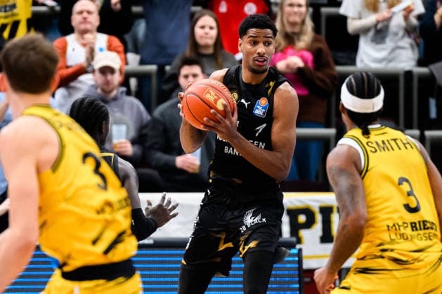 Ludwigsburg, BBL 25 26 MHP Riesen Ludwigsburg vs Basketball Loewen Braunschweig David Nguessan Braunschweig Ludwigsburg MHP Arena Baden Württemberg Germany