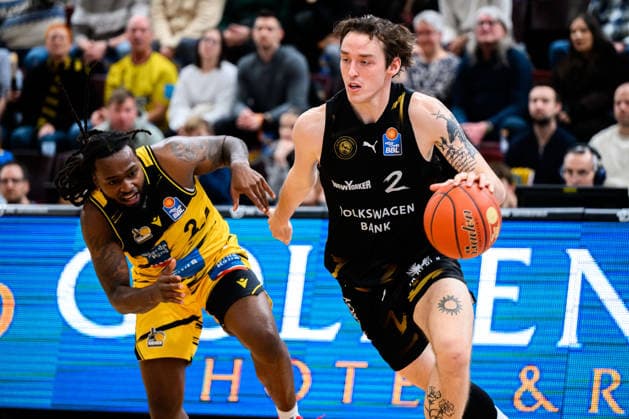 Ludwigsburg, BBL 25 26 MHP Riesen Ludwigsburg vs Basketball Loewen Braunschweig Benjamin Schroeder Schröder Braunschweig Ludwigsburg MHP Arena Baden Württemberg Germany