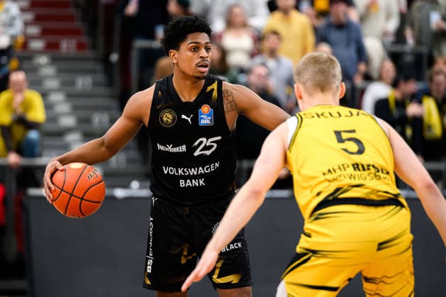 Ludwigsburg, BBL 25 26 MHP Riesen Ludwigsburg vs Basketball Loewen Braunschweig Grant Sherfield Braunschweig , Toms Skuja Ludwigsburg Ludwigsburg MHP Arena Baden Württemberg Germany