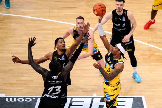 Ludwigsburg, BBL 25 26 MHP Riesen Ludwigsburg vs Basketball Loewen Braunschweig Barra Njie Braunschweig , David Nguessan Braunschweig , Stefan Smith Ludwigsburg Ludwigsburg MHP Arena Baden Württemberg Germany