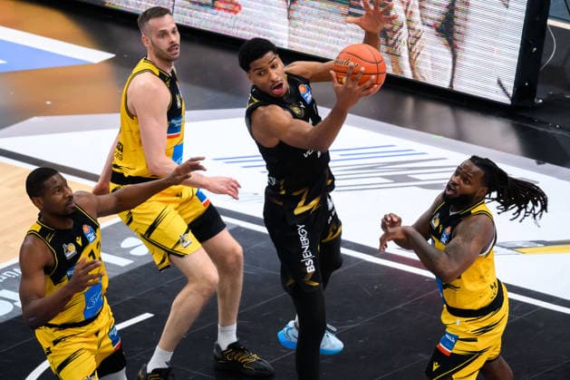 Ludwigsburg, BBL 25 26 MHP Riesen Ludwigsburg vs Basketball Loewen Braunschweig Yorman Polas Bartolo Ludwigsburg , Jonas Wohlfarth Bottermann Ludwigsburg , David Nguessan Braunschweig , Ludwigsburg MHP Arena Baden Württemberg Germany