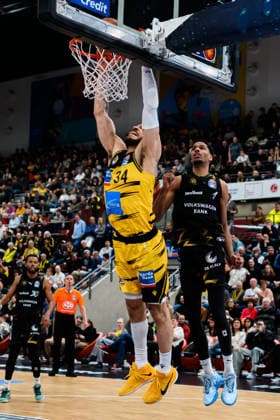 Ludwigsburg, BBL 25 26 MHP Riesen Ludwigsburg vs Basketball Loewen Braunschweig Gavin Schilling Ludwigsburg , David Nguessan Braunschweig Ludwigsburg MHP Arena Baden Württemberg Germany