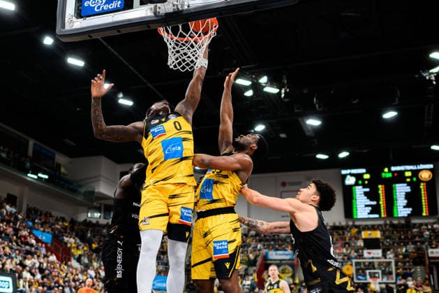 Ludwigsburg, BBL 25 26 MHP Riesen Ludwigsburg vs Basketball Loewen Braunschweig Babacar Sane Ludwigsburg , Maxwell Dongmo Temoka Ludwigsburg Ludwigsburg Ludwigsburg MHP Arena Baden Württemberg Germany