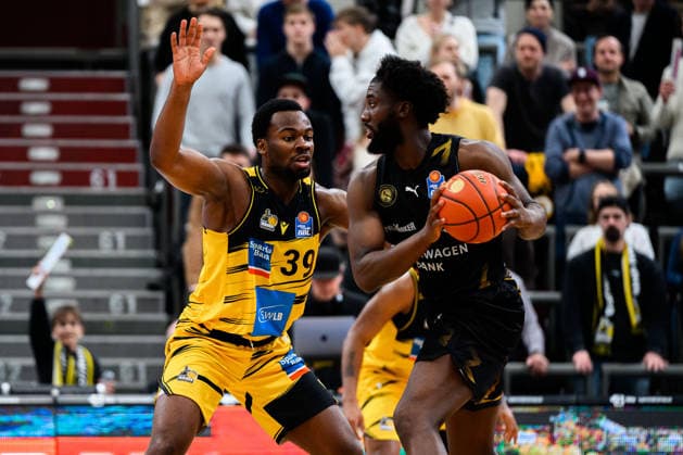 Ludwigsburg, BBL 25 26 MHP Riesen Ludwigsburg vs Basketball Loewen Braunschweig Maxwell Dongmo Temoka Ludwigsburg , Oluwasimisola Shittu Braunschweig Ludwigsburg MHP Arena Baden Württemberg Germany