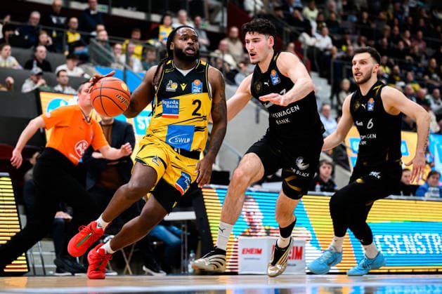 Ludwigsburg, BBL 25 26 MHP Riesen Ludwigsburg vs Basketball Loewen Braunschweig Traveon Buchanan Ludwigsburg , Nikola Tomic Braunschweig Ludwigsburg MHP Arena Baden Württemberg Germany