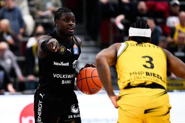 Ludwigsburg, BBL 25 26 MHP Riesen Ludwigsburg vs Basketball Loewen Braunschweig Barra Njie Braunschweig Ludwigsburg MHP Arena Baden Württemberg Germany
