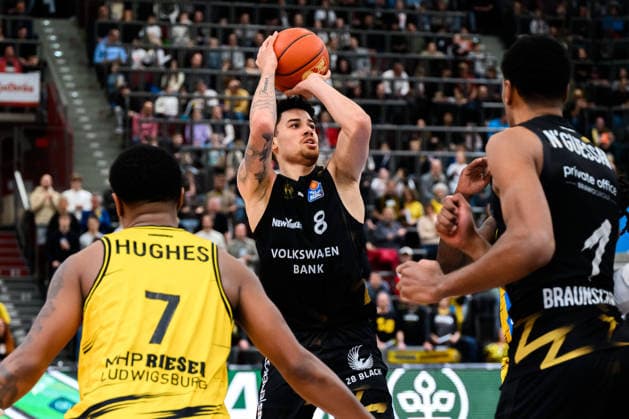 Ludwigsburg, BBL 25 26 MHP Riesen Ludwigsburg vs Basketball Loewen Braunschweig Joshua Obiesie Braunschweig Ludwigsburg MHP Arena Baden Württemberg Germany