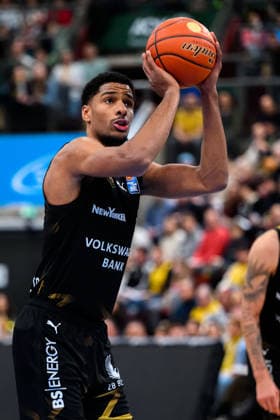 Ludwigsburg, BBL 25 26 MHP Riesen Ludwigsburg vs Basketball Loewen Braunschweig David Nguessan Braunschweig Ludwigsburg MHP Arena Baden Württemberg Germany