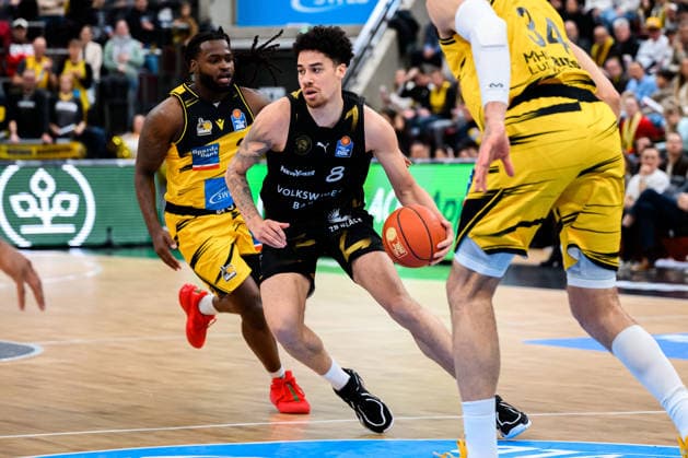 Ludwigsburg, BBL 25 26 MHP Riesen Ludwigsburg vs Basketball Loewen Braunschweig Joshua Obiesie Braunschweig Ludwigsburg MHP Arena Baden Württemberg Germany