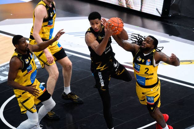 Ludwigsburg, BBL 25 26 MHP Riesen Ludwigsburg vs Basketball Loewen Braunschweig David Nguessan Braunschweig , Traveon Buchanan Ludwigsburg Ludwigsburg MHP Arena Baden Württemberg Germany