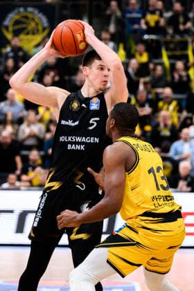 Ludwigsburg, BBL 25 26 MHP Riesen Ludwigsburg vs Basketball Loewen Braunschweig Luka Scuka Braunschweig , Yorman Polas Bartolo Ludwigsburg Ludwigsburg MHP Arena Baden Württemberg Germany