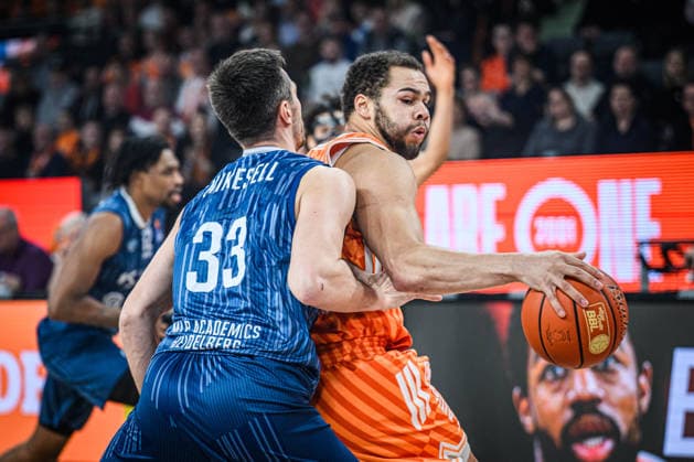 Neu Ulm, Germany, 24 01 26 Ryan Miksell MLP Academics Heidelberg and Christopher Ledlum ratiopharm ulm battle for the ball during the Basketball Bundesliga match between ratiopharm ulm vs MLP Academics Heidelberg at the ratiopharm Arena on January 24, 2026 in Neu Ulm, Germany Photo by Harry Langer DeFodi Images ratiopharm Arena, Germany, 24 01 26 Ryan Miksell MLP Academics Heidelberg and Christopher Ledlum ratiopharm ulm battle for the ball during the Basketball Bundesliga match between ratiopharm ulm vs MLP Academics Heidelberg at Neu Ulm on January 24, 2026 in ratiopharm Arena, Germany Photo by Harry Langer DeFodi Images Photo by Harry Langer DeFodi Images