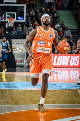 Neu Ulm, Germany, 24 01 26 Malik Osborne ratiopharm ulm in action, on the ball, single action during the Basketball Bundesliga match between ratiopharm ulm vs MLP Academics Heidelberg at ratiopharm Arena on January 24, 2026 in Neu Ulm, Germany Photo by Harry Langer DeFodi Images ratiopharm Arena, Germany, 24 01 26 Malik Osborne ratiopharm ulm controls the Ball during the Basketball Bundesliga match between ratiopharm ulm vs MLP Academics Heidelberg at Neu Ulm on January 24, 2026 in ratiopharm Arena, Germany Photo by Harry Langer DeFodi Images Photo by Harry Langer DeFodi Images