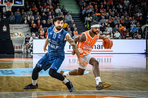 Neu Ulm, Germany, 24 01 26 Marcel Kessen MLP Academics Heidelberg and Malik Osborne ratiopharm ulm battle for the ball during the Basketball Bundesliga match between ratiopharm ulm vs MLP Academics Heidelberg at the ratiopharm Arena on January 24, 2026 in Neu Ulm, Germany Photo by Harry Langer DeFodi Images ratiopharm Arena, Germany, 24 01 26 Marcel Kessen MLP Academics Heidelberg and Malik Osborne ratiopharm ulm battle for the ball during the Basketball Bundesliga match between ratiopharm ulm vs MLP Academics Heidelberg at Neu Ulm on January 24, 2026 in ratiopharm Arena, Germany Photo by Harry Langer DeFodi Images Photo by Harry Langer DeFodi Images