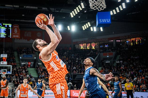 Neu Ulm, Germany, 24 01 26 Christopher Ledlum ratiopharm ulm and Michael Weathers MLP Academics Heidelberg battle for the ball during the Basketball Bundesliga match between ratiopharm ulm vs MLP Academics Heidelberg at the ratiopharm Arena on January 24, 2026 in Neu Ulm, Germany Photo by Harry Langer DeFodi Images ratiopharm Arena, Germany, 24 01 26 Christopher Ledlum ratiopharm ulm and Michael Weathers MLP Academics Heidelberg battle for the ball during the Basketball Bundesliga match between ratiopharm ulm vs MLP Academics Heidelberg at Neu Ulm on January 24, 2026 in ratiopharm Arena, Germany Photo by Harry Langer DeFodi Images Photo by Harry Langer DeFodi Images