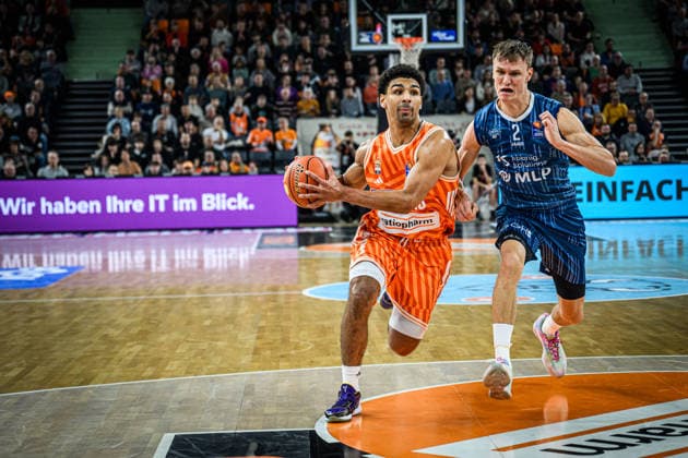 Neu Ulm, Germany, 24 01 26 Mark Smith ratiopharm ulm and Niklas Wuerzner MLP Academics Heidelberg battle for the ball during the Basketball Bundesliga match between ratiopharm ulm vs MLP Academics Heidelberg at ratiopharm Arena on January 24, 2026 in Neu Ulm, Germany Photo by Harry Langer DeFodi Images ratiopharm Arena, Germany, 24 01 26 Mark Smith ratiopharm ulm and Niklas Wuerzner MLP Academics Heidelberg battle for the ball during the Basketball Bundesliga match between ratiopharm ulm vs MLP Academics Heidelberg at Neu Ulm on January 24, 2026 in ratiopharm Arena, Germany Photo by Harry Langer DeFodi Images Photo by Harry Langer DeFodi Images