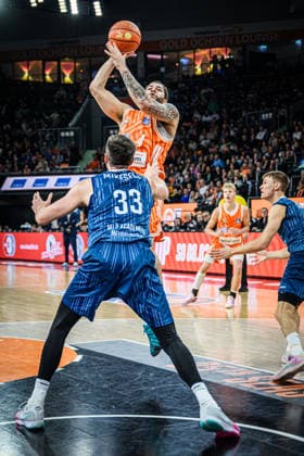 Neu Ulm, Germany, 24 01 26 Ryan Miksell MLP Academics Heidelberg and Christopher Ledlum ratiopharm ulm battle for the ball during the Basketball Bundesliga match between ratiopharm ulm vs MLP Academics Heidelberg at the ratiopharm Arena on January 24, 2026 in Neu Ulm, Germany Photo by Harry Langer DeFodi Images ratiopharm Arena, Germany, 24 01 26 Ryan Miksell MLP Academics Heidelberg and Christopher Ledlum ratiopharm ulm battle for the ball during the Basketball Bundesliga match between ratiopharm ulm vs MLP Academics Heidelberg at Neu Ulm on January 24, 2026 in ratiopharm Arena, Germany Photo by Harry Langer DeFodi Images Photo by Harry Langer DeFodi Images