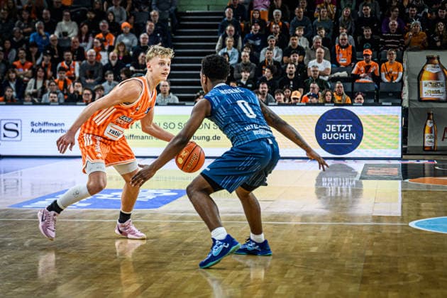 Neu Ulm, Germany, 24 01 26 Teo Milicic ratiopharm ulm and DJ Horne MLP Academics Heidelberg battle for the ball during the Basketball Bundesliga match between ratiopharm ulm vs MLP Academics Heidelberg at the ratiopharm Arena on January 24, 2026 in Neu Ulm, Germany Photo by Harry Langer DeFodi Images ratiopharm Arena, Germany, 24 01 26 Teo Milicic ratiopharm ulm and DJ Horne MLP Academics Heidelberg battle for the ball during the Basketball Bundesliga match between ratiopharm ulm vs MLP Academics Heidelberg at Neu Ulm on January 24, 2026 in ratiopharm Arena, Germany Photo by Harry Langer DeFodi Images Photo by Harry Langer DeFodi Images