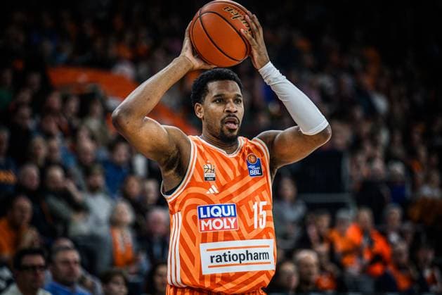 Neu Ulm, Germany, 24 01 26 Justin Simon ratiopharm ulm in action, on the ball, single action during the Basketball Bundesliga match between ratiopharm ulm vs MLP Academics Heidelberg at ratiopharm Arena on January 24, 2026 in Neu Ulm, Germany Photo by Harry Langer DeFodi Images ratiopharm Arena, Germany, 24 01 26 Justin Simon ratiopharm ulm controls the Ball during the Basketball Bundesliga match between ratiopharm ulm vs MLP Academics Heidelberg at Neu Ulm on January 24, 2026 in ratiopharm Arena, Germany Photo by Harry Langer DeFodi Images Photo by Harry Langer DeFodi Images