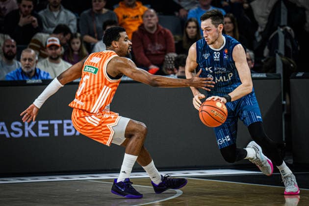 Neu Ulm, Germany, 24 01 26 Justin Simon ratiopharm ulm and Ryan Miksell MLP Academics Heidelberg battle for the ball during the Basketball Bundesliga match between ratiopharm ulm vs MLP Academics Heidelberg at the ratiopharm Arena on January 24, 2026 in Neu Ulm, Germany Photo by Harry Langer DeFodi Images ratiopharm Arena, Germany, 24 01 26 Justin Simon ratiopharm ulm and Ryan Miksell MLP Academics Heidelberg battle for the ball during the Basketball Bundesliga match between ratiopharm ulm vs MLP Academics Heidelberg at Neu Ulm on January 24, 2026 in ratiopharm Arena, Germany Photo by Harry Langer DeFodi Images Photo by Harry Langer DeFodi Images