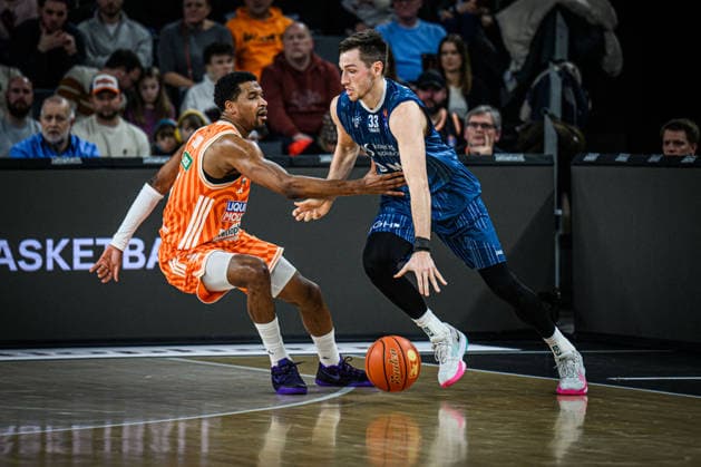 Neu Ulm, Germany, 24 01 26 Justin Simon ratiopharm ulm and Ryan Miksell MLP Academics Heidelberg battle for the ball during the Basketball Bundesliga match between ratiopharm ulm vs MLP Academics Heidelberg at the ratiopharm Arena on January 24, 2026 in Neu Ulm, Germany Photo by Harry Langer DeFodi Images ratiopharm Arena, Germany, 24 01 26 Justin Simon ratiopharm ulm and Ryan Miksell MLP Academics Heidelberg battle for the ball during the Basketball Bundesliga match between ratiopharm ulm vs MLP Academics Heidelberg at Neu Ulm on January 24, 2026 in ratiopharm Arena, Germany Photo by Harry Langer DeFodi Images Photo by Harry Langer DeFodi Images
