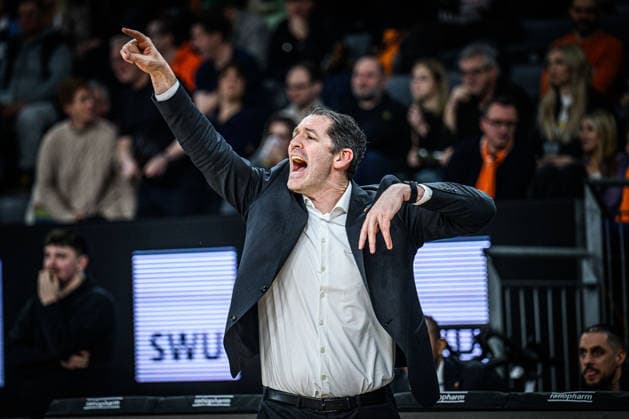 Neu Ulm, Germany, 24 01 26 Head Coach Ty Harrelson ratiopharm ulm gestures, gestures during the Basketball Bundesliga match between ratiopharm ulm vs MLP Academics Heidelberg at ratiopharm Arena on January 24, 2026 in Neu Ulm, Germany Photo by Harry Langer DeFodi Images ratiopharm Arena, Germany, 24 01 26 Head Coach Ty Harrelson ratiopharm ulm gestures during the Basketball Bundesliga match between ratiopharm ulm vs MLP Academics Heidelberg at Neu Ulm on January 24, 2026 in ratiopharm Arena, Germany Photo by Harry Langer DeFodi Images Photo by Harry Langer DeFodi Images