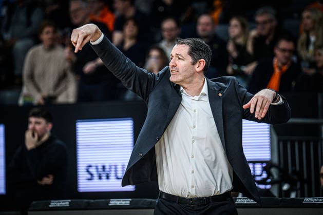 Neu Ulm, Germany, 24 01 26 Head Coach Ty Harrelson ratiopharm ulm gestures, gestures during the Basketball Bundesliga match between ratiopharm ulm vs MLP Academics Heidelberg at ratiopharm Arena on January 24, 2026 in Neu Ulm, Germany Photo by Harry Langer DeFodi Images ratiopharm Arena, Germany, 24 01 26 Head Coach Ty Harrelson ratiopharm ulm gestures during the Basketball Bundesliga match between ratiopharm ulm vs MLP Academics Heidelberg at Neu Ulm on January 24, 2026 in ratiopharm Arena, Germany Photo by Harry Langer DeFodi Images Photo by Harry Langer DeFodi Images