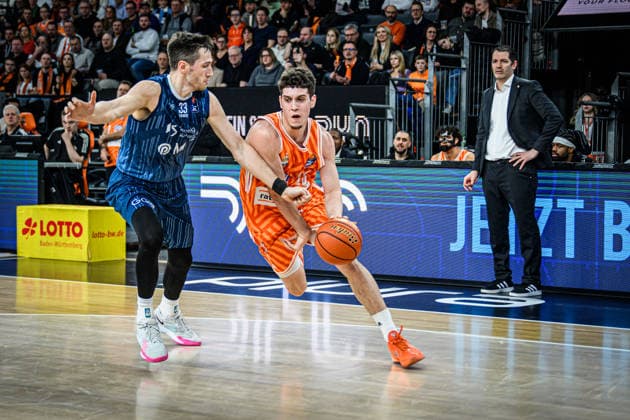 Neu Ulm, Germany, 24 01 26 Ryan Miksell MLP Academics Heidelberg and Diego Garavaglia ratiopharm ulm battle for the ball during the Basketball Bundesliga match between ratiopharm ulm vs MLP Academics Heidelberg at ratiopharm Arena on January 24, 2026 in Neu Ulm, Germany Photo by Harry Langer DeFodi Images ratiopharm Arena, Germany, 24 01 26 Ryan Miksell MLP Academics Heidelberg and Diego Garavaglia ratiopharm ulm battle for the ball during the Basketball Bundesliga match between ratiopharm ulm vs MLP Academics Heidelberg at Neu Ulm on January 24, 2026 in ratiopharm Arena, Germany Photo by Harry Langer DeFodi Images Photo by Harry Langer DeFodi Images