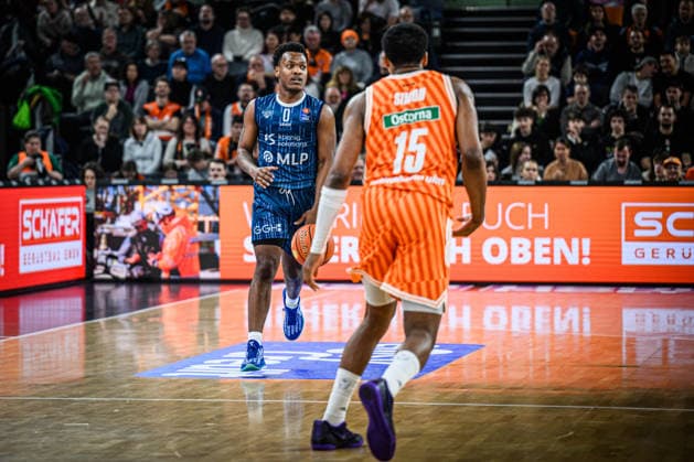 Neu Ulm, Germany, 24 01 26 DJ Horne MLP Academics Heidelberg and Justin Simon ratiopharm ulm battle for the ball during the Basketball Bundesliga match between ratiopharm ulm vs MLP Academics Heidelberg at ratiopharm Arena on January 24, 2026 in Neu Ulm, Germany Photo by Harry Langer DeFodi Images ratiopharm Arena, Germany, 24 01 26 DJ Horne MLP Academics Heidelberg and Justin Simon ratiopharm ulm battle for the ball during the Basketball Bundesliga match between ratiopharm ulm vs MLP Academics Heidelberg at Neu Ulm on January 24, 2026 in ratiopharm Arena, Germany Photo by Harry Langer DeFodi Images Photo by Harry Langer DeFodi Images
