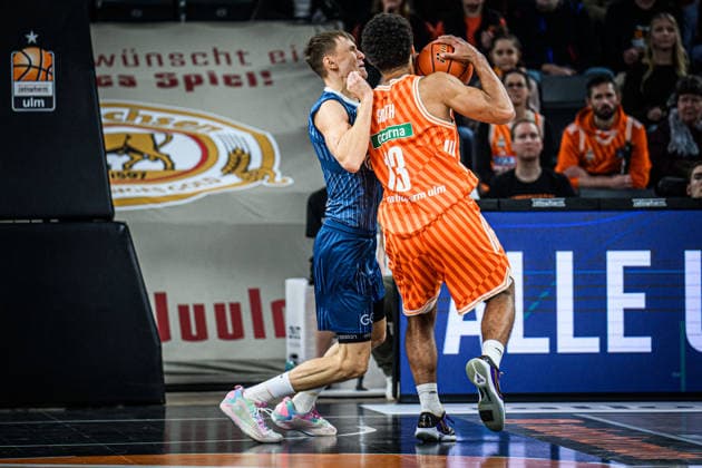 Neu Ulm, Germany, 24 01 26 Niklas Wuerzner MLP Academics Heidelberg and Mark Smith ratiopharm ulm battle for the ball during the Basketball Bundesliga match between ratiopharm ulm vs MLP Academics Heidelberg at the ratiopharm Arena on January 24, 2026 in Neu Ulm, Germany Photo by Harry Langer DeFodi Images ratiopharm Arena, Germany, 24 01 26 Niklas Wuerzner MLP Academics Heidelberg and Mark Smith ratiopharm ulm battle for the ball during the Basketball Bundesliga match between ratiopharm ulm vs MLP Academics Heidelberg at Neu Ulm on January 24, 2026 in ratiopharm Arena, Germany Photo by Harry Langer DeFodi Images Photo by Harry Langer DeFodi Images