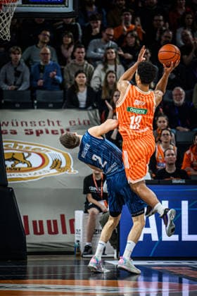 Neu Ulm, Germany, 24 01 26 Niklas Wuerzner MLP Academics Heidelberg and Mark Smith ratiopharm ulm battle for the ball during the Basketball Bundesliga match between ratiopharm ulm vs MLP Academics Heidelberg at the ratiopharm Arena on January 24, 2026 in Neu Ulm, Germany Photo by Harry Langer DeFodi Images ratiopharm Arena, Germany, 24 01 26 Niklas Wuerzner MLP Academics Heidelberg and Mark Smith ratiopharm ulm battle for the ball during the Basketball Bundesliga match between ratiopharm ulm vs MLP Academics Heidelberg at Neu Ulm on January 24, 2026 in ratiopharm Arena, Germany Photo by Harry Langer DeFodi Images Photo by Harry Langer DeFodi Images