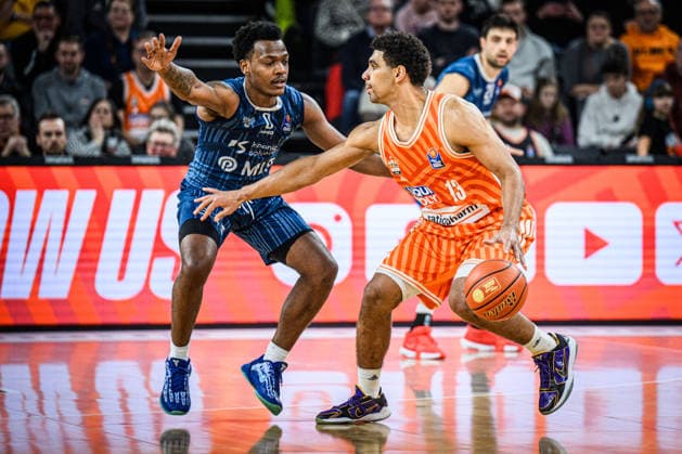 Neu Ulm, Germany, 24 01 26 DJ Horne MLP Academics Heidelberg and Mark Smith ratiopharm ulm battle for the ball during the Basketball Bundesliga match between ratiopharm ulm vs MLP Academics Heidelberg at the ratiopharm Arena on January 24, 2026 in Neu Ulm, Germany Photo by Harry Langer DeFodi Images ratiopharm Arena, Germany, 24 01 26 DJ Horne MLP Academics Heidelberg and Mark Smith ratiopharm ulm battle for the ball during the Basketball Bundesliga match between ratiopharm ulm vs MLP Academics Heidelberg at Neu Ulm on January 24, 2026 in ratiopharm Arena, Germany Photo by Harry Langer DeFodi Images Photo by Harry Langer DeFodi Images