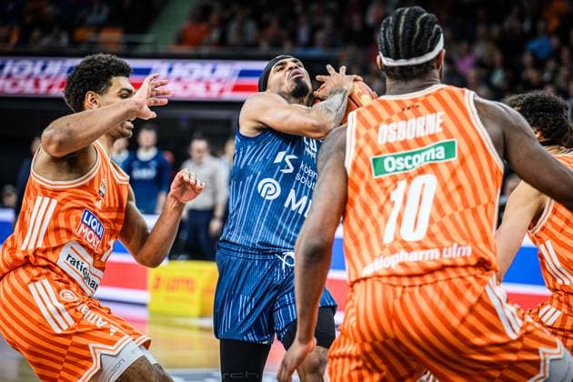 Neu Ulm, Germany, 24 01 26 Mark Smith ratiopharm ulm , Michael Weathers MLP Academics Heidelberg and Malik Osborne ratiopharm ulm battle for the ball during the Basketball Bundesliga match between ratiopharm ulm vs MLP Academics Heidelberg at ratiopharm Arena on January 24, 2026 in Neu Ulm, Germany Photo by Harry Langer DeFodi Images ratiopharm Arena, Germany, 24 01 26 Mark Smith ratiopharm ulm , Michael Weathers MLP Academics Heidelberg and Malik Osborne ratiopharm ulm battle for the ball during the Basketball Bundesliga match between ratiopharm ulm vs MLP Academics Heidelberg at Neu Ulm on January 24, 2026 in ratiopharm Arena, Germany Photo by Harry Langer DeFodi Images Photo by Harry Langer DeFodi Images