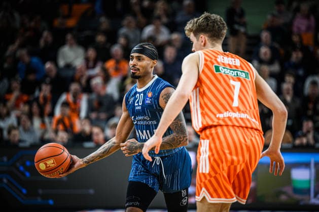 Neu Ulm, Germany, 24 01 26 Michael Weathers MLP Academics Heidelberg and Tobias Jensen ratiopharm ulm battle for the ball during the Basketball Bundesliga match between ratiopharm ulm vs MLP Academics Heidelberg at the ratiopharm Arena on January 24, 2026 in Neu Ulm, Germany Photo by Harry Langer DeFodi Images ratiopharm Arena, Germany, 24 01 26 Michael Weathers MLP Academics Heidelberg and Tobias Jensen ratiopharm ulm battle for the ball during the Basketball Bundesliga match between ratiopharm ulm vs MLP Academics Heidelberg at Neu Ulm on January 24, 2026 in ratiopharm Arena, Germany Photo by Harry Langer DeFodi Images Photo by Harry Langer DeFodi Images