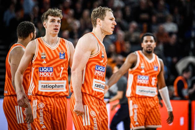 Neu Ulm, Germany, 24 01 26 Tobias Jensen ratiopharm ulm , Christian Sengfelder ratiopharm ulm and Justin Simon ratiopharm ulm Looks on during the Basketball Bundesliga match between ratiopharm ulm vs MLP Academics Heidelberg at ratiopharm Arena on January 24, 2026 in Neu Ulm, Germany Photo by Harry Langer DeFodi Images ratiopharm Arena, Germany, 24 01 26 Tobias Jensen ratiopharm ulm , Christian Sengfelder ratiopharm ulm and Justin Simon ratiopharm ulm Looks on during the Basketball Bundesliga match between ratiopharm ulm vs MLP Academics Heidelberg at Neu Ulm on January 24, 2026 in ratiopharm Arena, Germany Photo by Harry Langer DeFodi Images Photo by Harry Langer DeFodi Images